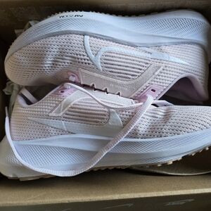 New NIKE pegasus 40 Running Shoes. Womens 5